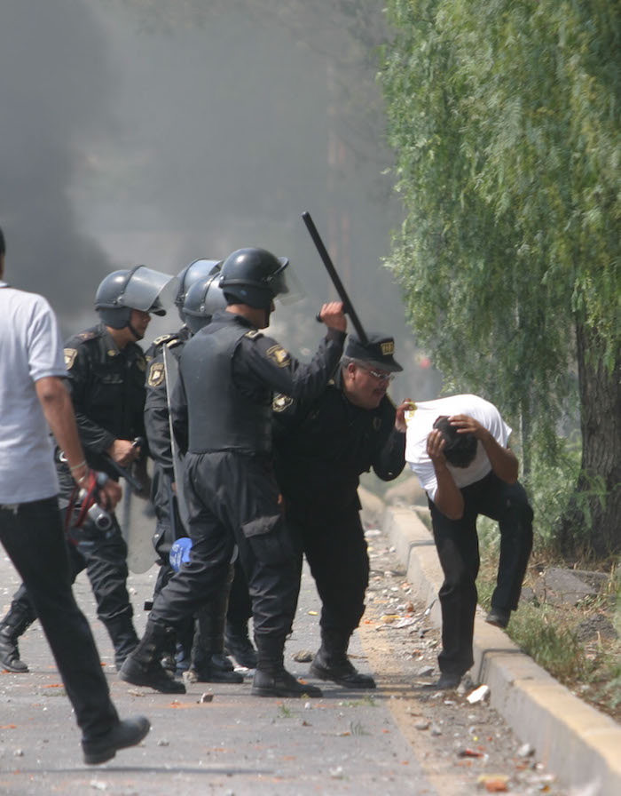 Los legisladores de Morena nombraron a esta legislación "Ley Atenco", en referencia a la represión policiaca que dejó dos muertos y decenas de heridos en el municipio de Atenco en 2006. Foto: Cuartoscuro 