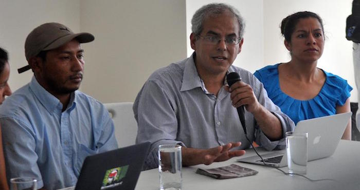 El Coordinador Del Consejo Cívico De Organizaciones Populares E Indígenas De Honduras Tomas Gómez Membreño Y El Hermano Del Ambientalista Mexicano Gustavo Castro Soto En Una Rueda De Prensa En Tegucigalpa El Pasado Miércoles Foto Archivoefe