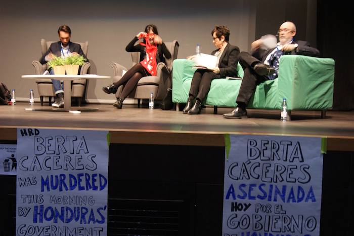 berta Cáceres Asesinada Hoy Por El Gobierno Hondureño Carteles Puestos En Exhibición Durante El Internet Freedom Festival Celebrado En Valencia Foto Facebook Aci participa