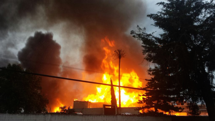 Incendio En Fábrica De La Delegación Iztapalapa Foto faustolugo