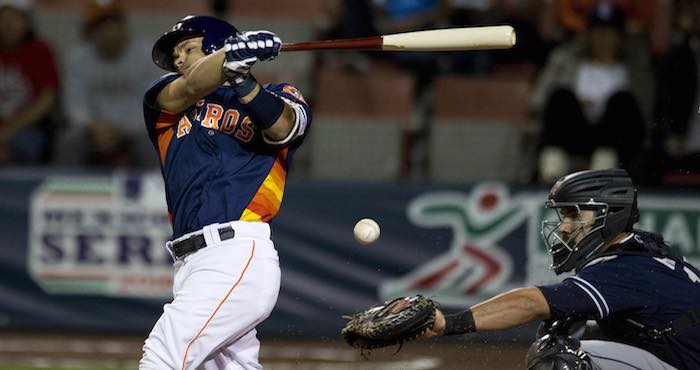 El Venezolano José Altuve De Los Astros De Houston Hace El Swing En Un Juego De Pretemporada Frente a Los Padres De San Diego Foto Apeduardo Verdugo