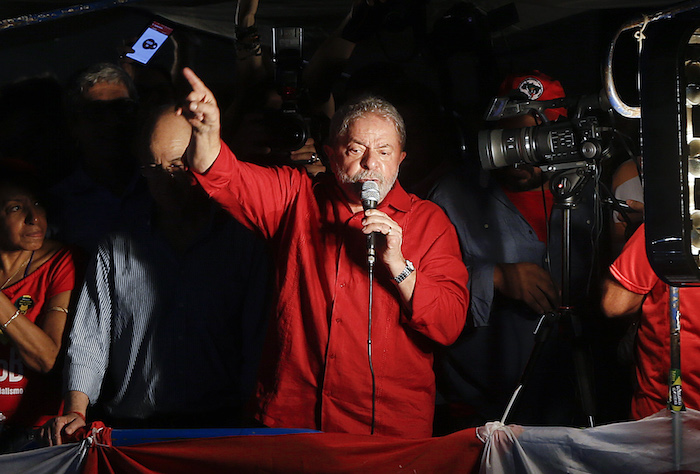 El Expresidente Brasileño Luiz Inácio Lula Da Silva Habla Durante Un Mitin En Su Apoyo Y De La Presidenta Dilma Rousseff En Sao Paulo Brasil Foto Ap