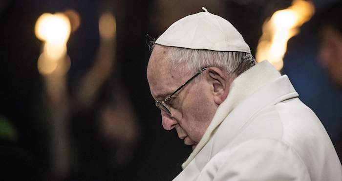 El Papa Francisco Ayer En El Vía Crucis En El Coliseo Foto Efe