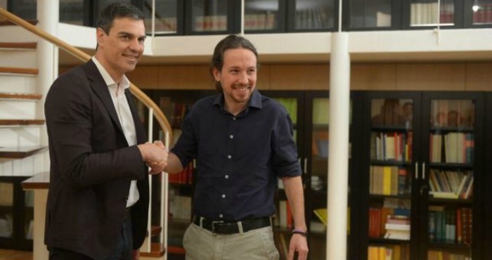 Pedro Sánchez Y Pablo Iglesias Se Saludan Antes De Su Reunión En La Sala Martínez Noval Del Congreso Foto Podemos