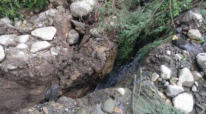 Un socavón "desapareció" el río Atoyac. Foto: Vía Twitter @yolaguca 