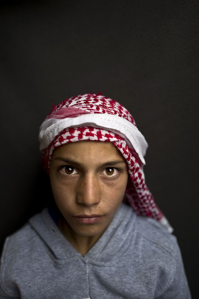 Em Esta Imagen Tomada El De Marzo De El Niño Sirio Refugiado Mohammed Bandar De Años Y Nacido En Hama Posa Para Una Fotografía En Un Asentamiento Improvisado a Las Afueras De La Ciudad Jordana De Mafraq Cerca De La Frontera Con Siria quiero Convertirme En Médico Para Ayudar a La Gente Dice Bandar foto Apmuhammed Muheisen