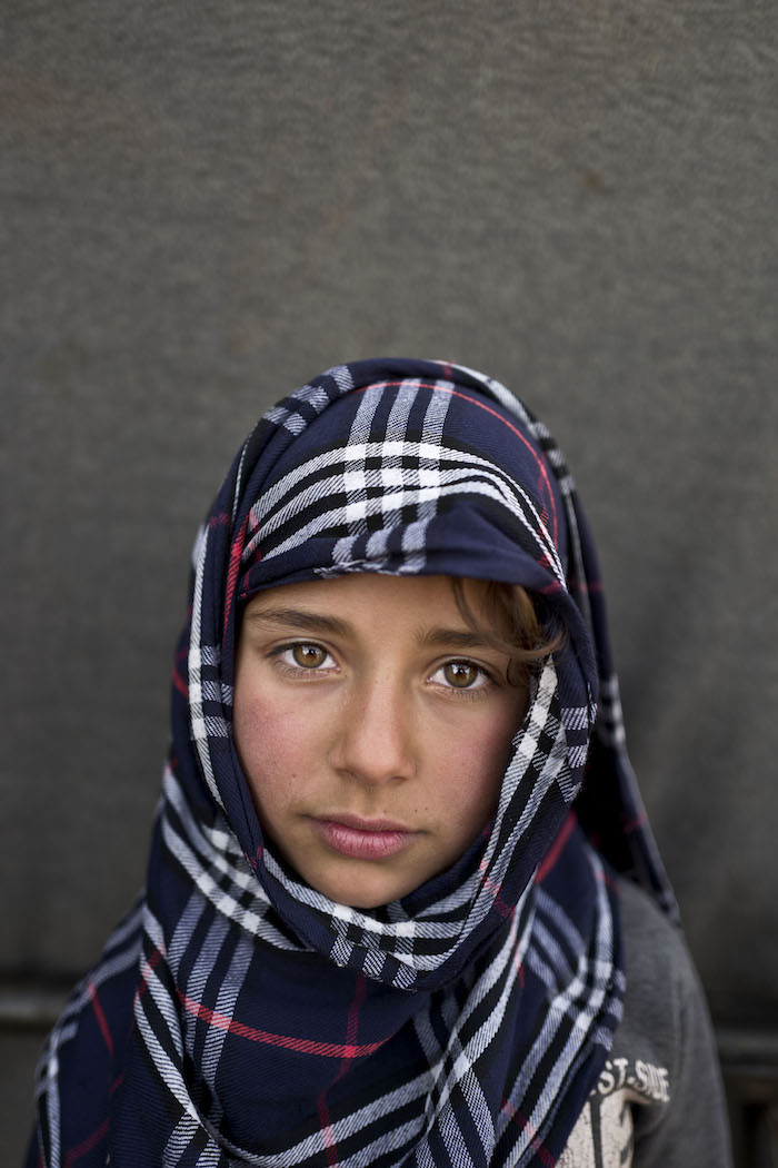 En Esta Imagen Tomada El De Marzo De La Niña Siria Refugiada Hiba So'od, de 6 años, natural de Hassakeh, posa para una fotografía en un asentamiento improvisado a las afueras de la ciudad jordana de Mafraq, cerca de la frontera con Siria. "Quiero ser profesora", asegura So'od. (Foto AP/Muhammed Muheisen)