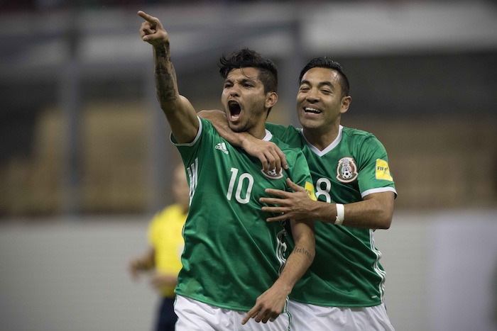 Jesús Corona Festeja Su Anotación Con Marco Fabián Durante El Partido De Eliminatoria Para La Copa Mundial Rusia Ante Canadá Foto Xinhua