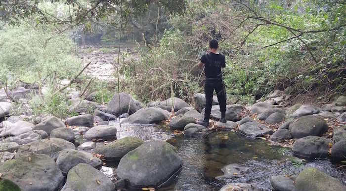 Personal de Protección Civil y de la Comisión Nacional del Agua advirtieron que el río Cotaxtla, a donde desemboca el Atoyac, se encuentra ya por debajo de su nivel normal debido a la desaparición del afluente. Foto: Vía Twitter: @yolaguca 