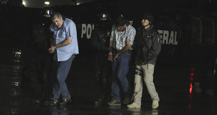 Vicente Carrillo Fuentes Líder Del Cártel De Juárez Siendo Trasladado Del Hangar De La Pgr En Octubre De Foto Cuartoscuroarchivo