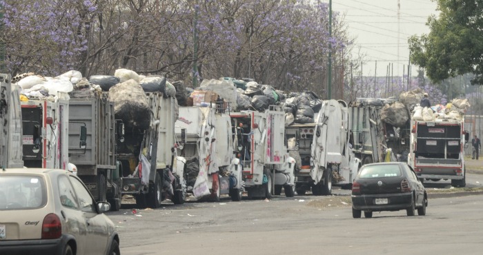 Decenas De Camiones De Basura Se Encuentran Estacionados Para Acceder a La Procesadora De Basura De La Central De Abastos Después Del Conflicto Que Hubo Con El Estado De México Y La Acumulación De Basura Foto Cuartoscuro