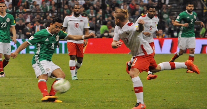 Marco Fabián Lanza Un Disparo Durante El Primer Tiempo D Partido De La Selección Mexicana De Futbol Contra La Selección De Canadá En El Estadio Azteca Como Parte De Las Eliminatorias De La Copa Mundial Rusia Foto Cuartoscuro