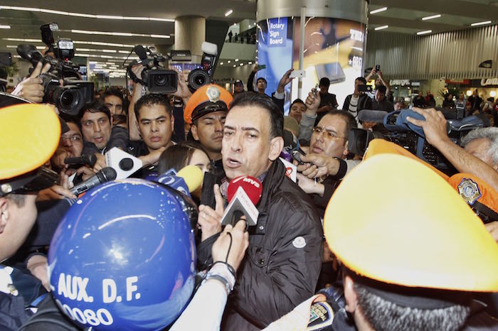 Ciudad De MÉxico febrero Humerto Moreira Exgobernador De Coahuila Arribó a La Capital Del País Proveniente De España En Donde Fue Detenido Y Puesto En Libertad Foto Isaac Esquivel cuartoscurocom