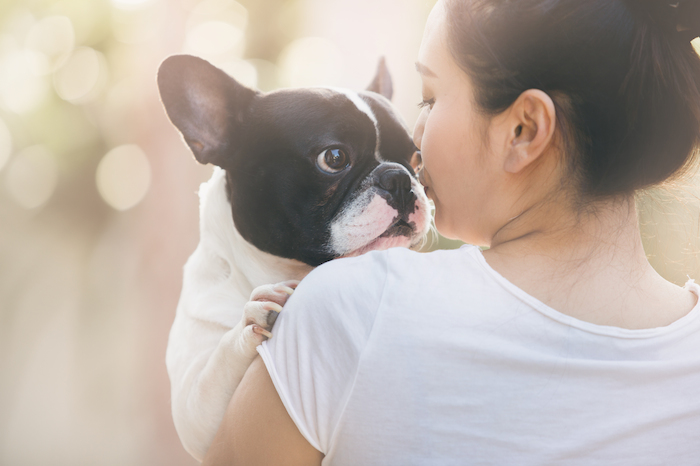 Cuando dos personas se miran intensamente producen oxitocina. Foto: Shutterstock