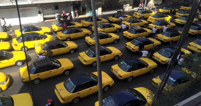 Al Menos Dos Mil Taxistas Se Manifestaron En Guadalajara Contra El Servicio De Uber Foto ‏trafico zmg