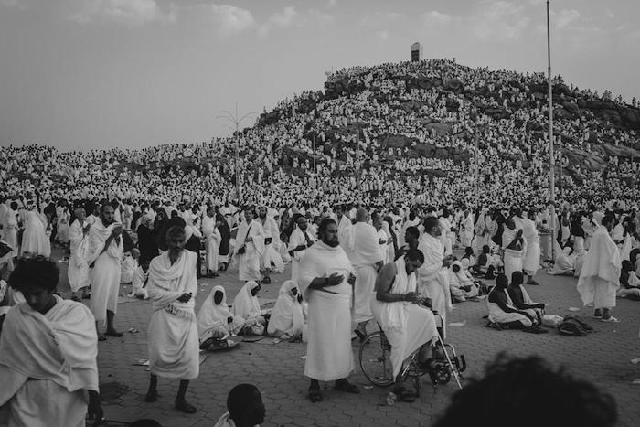 Peregrinos en el momento de la Dua (súplica) el día del Arafat. Foto: Vice/Yasin Osman