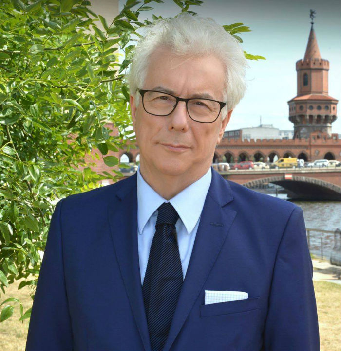 Ken Follett Nació En Cardiff Gales El De Junio De Foto Facebook