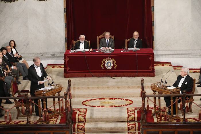 Lectura del discurso de ingreso de Félix de Azúa. Foto: Facebook RAE