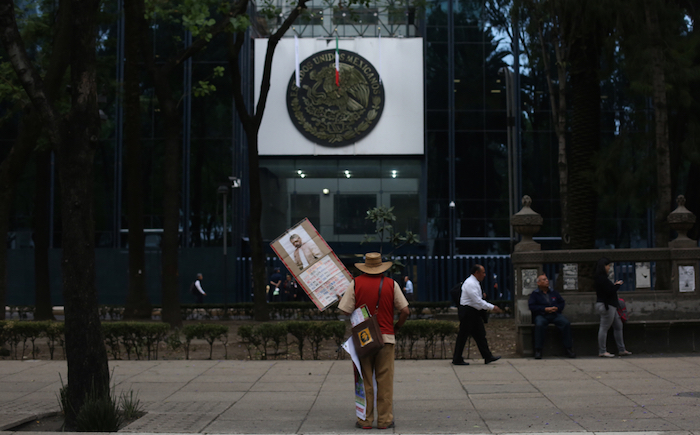 En La Pgr El Contingente Realizó Una Parada Foto Francisco Cañedo Sinembargo