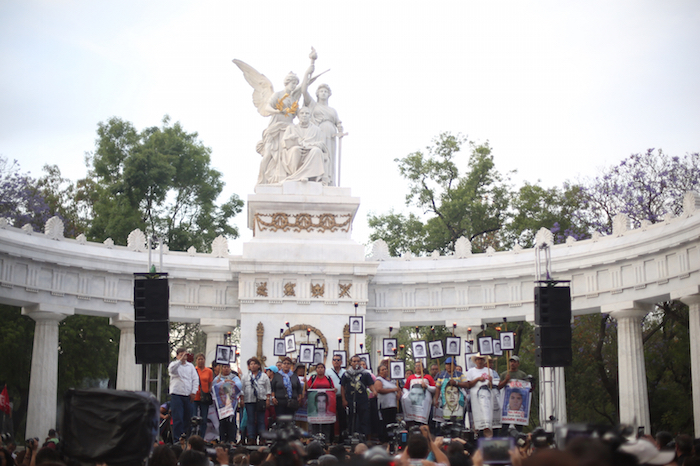 Los Padres Exigieron Una Reunión Lo Más Pronto Posible Con El Presidente Enrique Peña Nieto Foto Francisco Cañedo Sinembargo