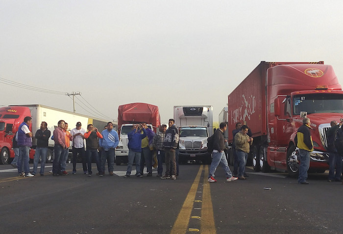 Los Transportistas Llevan Horas Bloqueando De Carriles En La N La Autopista México querétaro Foto Cuartoscuro