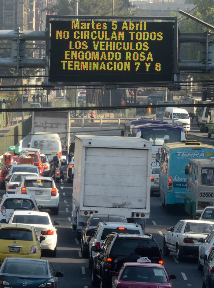 a Raíz De Los Altos Niveles De Contaminación Atmosférica Todos Los Vehículos Dejarán De Circular Un Día a La Semana Sin Importar Su Holograma Hasta El De Junio Foto Cuartoscuro