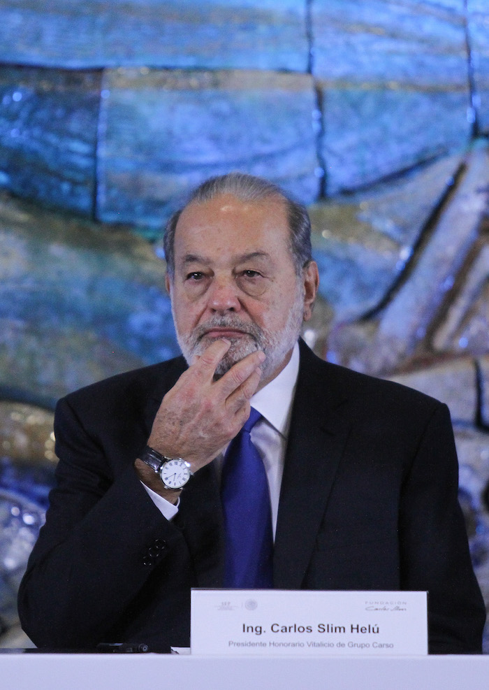 Ayer, América móvil, de Carlos Slim, reportó una caída de 42 por ciento en su utilidad del primer trimestre de 2016. Foto: Cuartoscuro 