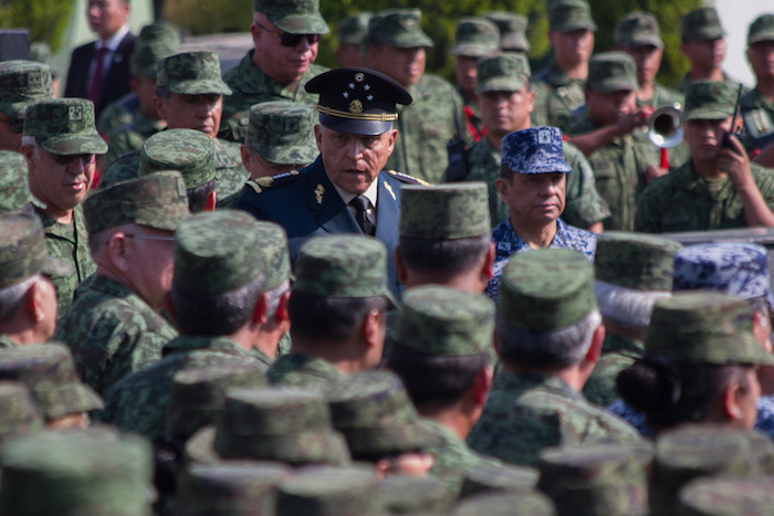 Cienfuegos se dirigió a los elementos de las Fuerzas Armadas de México y les instruyó a "actuar en todos los niveles con exactitud e inteligencia, con prudencia, siempre apegados a la Ley, así como promover, respetar y garantizar los derechos de las personas". Foto: Cuartoscuro 