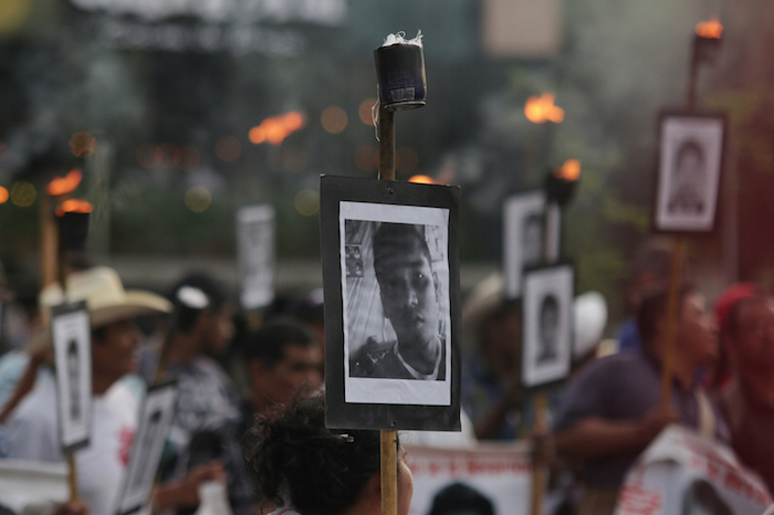 Los Padres De Familia Adviriteron Que Continuarán Exigiendo Que La Pgr Indague El Caso Iguala Apoyados Con El Informe Del Giei Foto Francisco Cañedo Sinembargo