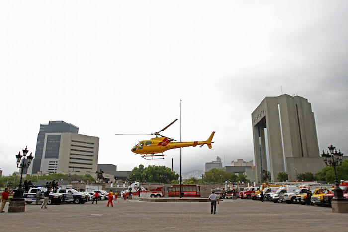 De acuerdo con Reforma, el helicóptero Eurocopter AS 350 con matrícula XC-GN, tiene los colores amarillo y rojo, característicos de Protección Civil. Foto: Cuartoscuro/Archivo