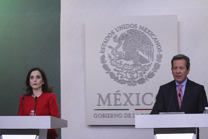 Ana Paola Barbosa Fernández y Eduardo Sánchez Hernández en la conferencia de prensa. Foto: Cuartoscuro