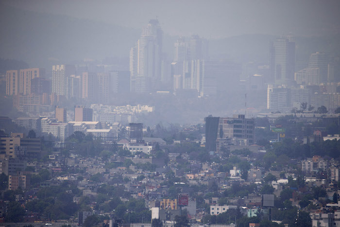 El smog cubre la Ciudad de México el 17 de marzo del 2016. Foto: AP