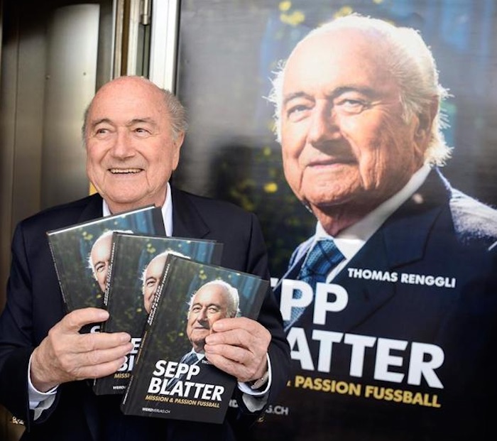 Blatter Presentó Su Biografía Titulada Sepp Blatter Misión Y Pasión Por El Futbol Foto Efe