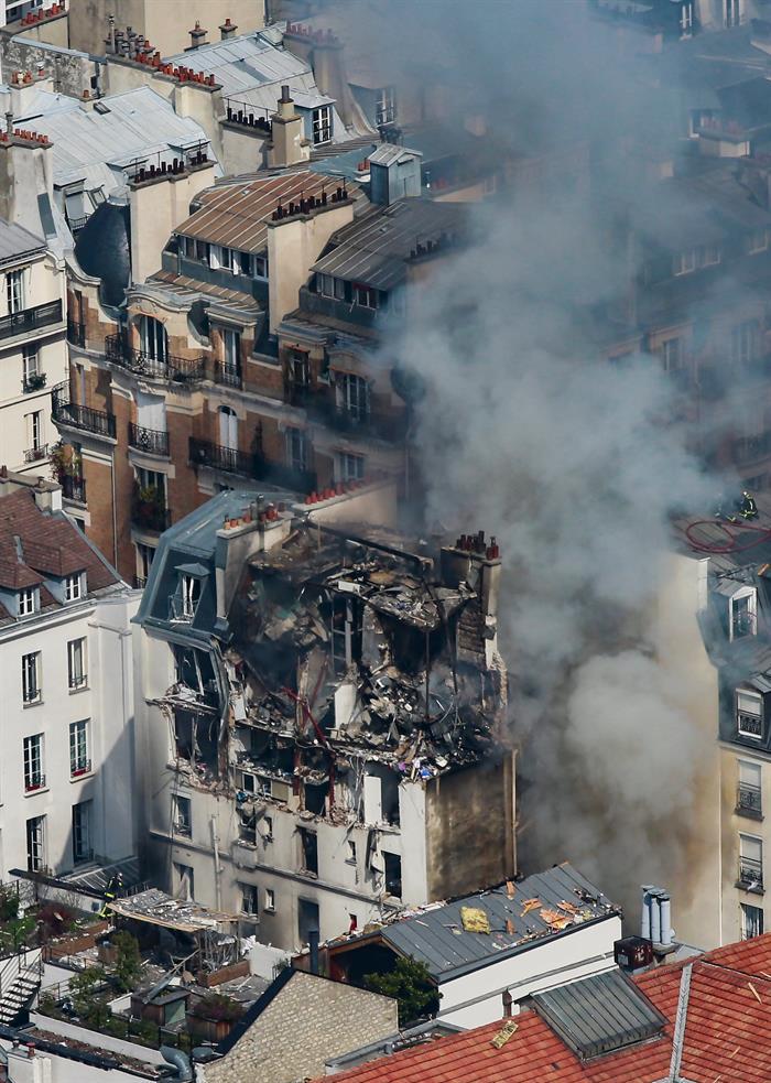 Vista General De Los Daños Ocasionados Tras Una Explosión En Un Edificio Residencial Del Centro De París Francia Foto Efe