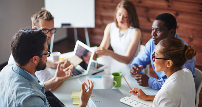 Tips para encontrar empleo si vas saliendo de la universidad. Foto: Shutterstock