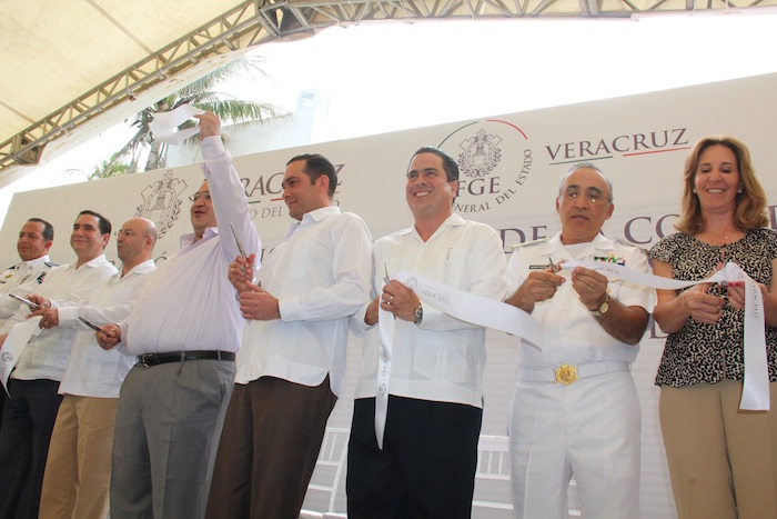 En marzo de 2015, estuvieron presentes en la inauguración Unidad Especializada Contra el Secuestro (UECS) en Coatzacoalcos, el entonces Coordinador Nacional Antisecuestro, Renato Sales, el Gobernador de Veracruz, Javier Duarte; y el Fiscal General de la entidad, Luis Ángel Bravo. Foto: comunicadoscoatzacoalcos