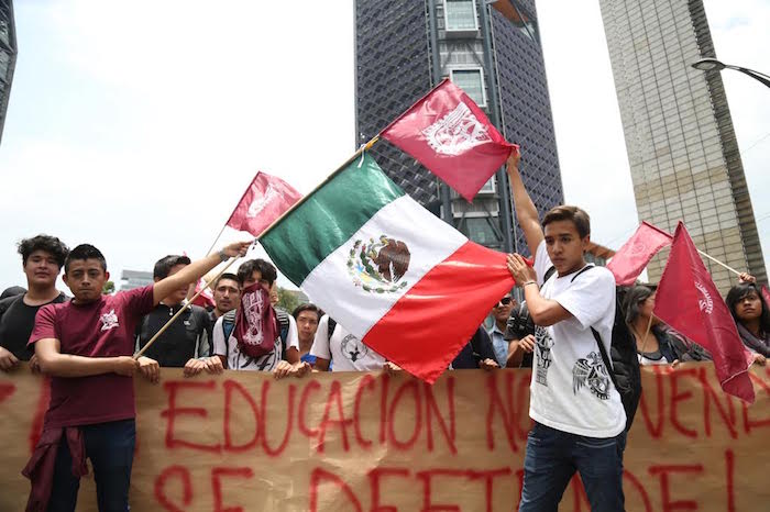 Los Estudiantes Gritan Consignas Como la Educación No Se Vende Se Defiende Foto Francisco Cañedo Sinembargo