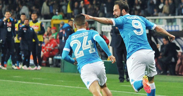 El Argentino Gonzalo Higuaín Y El Español José Callejón Anotaron Las Dianas Decisivas Para Darle El Triunfo Al Nápoles En El Campo Del Torino Lo Que Permitió a Los Azules Recuperar La Segunda Posición Liguera De Italia Colocándose a Dos Puntos De Distancia Del Roma Tercero Foto Efe