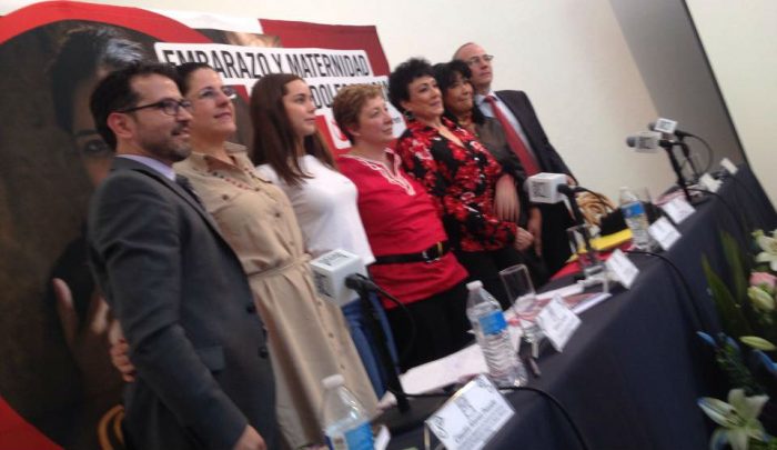 Integrantes De La Ong Voceras Y Funcionarios En La Presentación Del Informe Imagen Especial