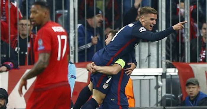 El Jugador De Atlético De Madrid Antoine Griezmann der Arriba Festeja Un Gol Contra Bayern Munich En Las Semifinales De La Liga De Campeones Foto Matthias Schrader Ap