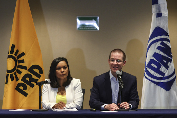 Ricardo Anaya del PAN y Beatriz Mojica del PRD. Foto: Cuartoscuro.