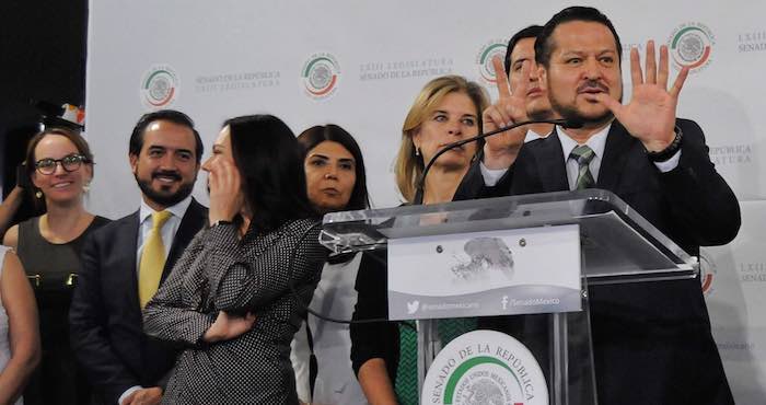 El Senador Fernando Herrera Ávila Acompañado De Senadores De La Fracción Del Pan En Conferencia De Prensa Para Dar a Conocer Su Postura Ante El Dictamen Para La Ley Anticorrupción Foto Cuartoscuro