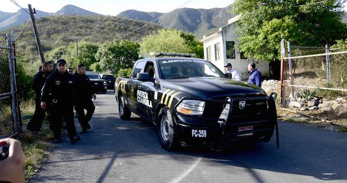 Funcionarios Judiciales De Coahuila Y Miembros De fuerza Coahuila Durante El Allanamiento De La Propiedad De Grupo Vanguardia Foto Archivo Vanguardia