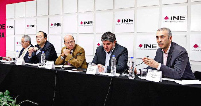 Los Consejeros Electorales Enrique Andrade González Ciro Murayama Rendón Benito Nacif Hernández Javier Santiago Castillo Y El Ingeniero René Miranda Jaimes Integrantes De La Dirección Y De La Comisión Del Registro Federal De Electores Ofrecieron Una Conferencia De Prensa Para Informar Que Se Localizó Un Padrón Electoral De México En Un Sitio De Internet Foto Cuartoscuro