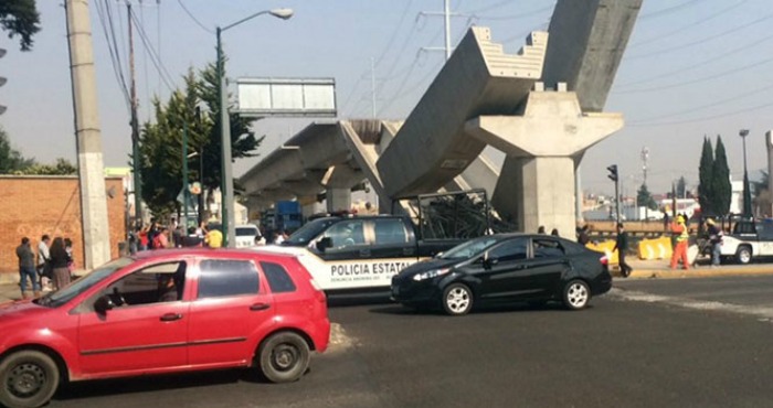 La Estructura Colapsó a La Altura De Avenida Las Torres Y Colón En Toluca Estado De México Foto Provincia