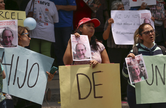 Padres De Familia Del Colegio Montessori Matatena Ubicado En La Colonia Extremadura Insurgentes Se Manifestaron Frente a Las Instalaciones De La Procuraduria De Justicia De La Ciudad De México Para Exigir Detengan a Los Presuntos Responsables Del Abuso Sexual Infantil Del Colegio Foto Cuartoscuro