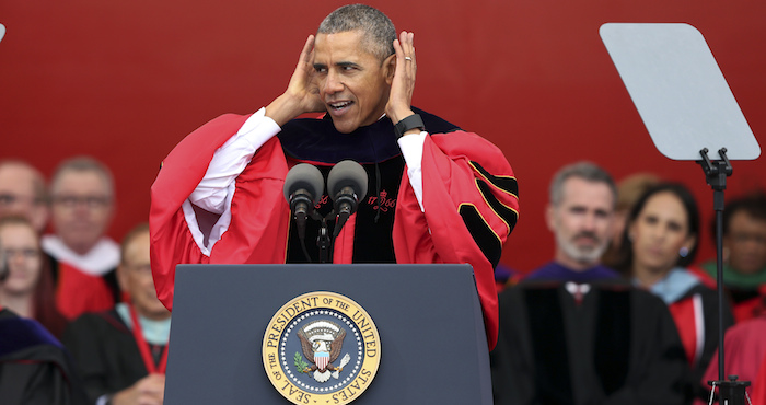 El Presidente Barack Obama Gesticula Durante Un Discurso a Universitarios Recién Graduados De La Rutgers University El Domingo En Piscataway New Jersey Foto Ap