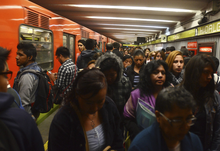 cuál Es Principal Problema Del Transporte Utilizado Exceso De Usuarios Responden Capitalinos Foto Cuartoscuro