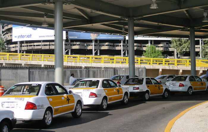 La Cofece Alertó Por Probable Monopolio De Taxis En El Aeropuerto De La Cdmx Para Manipular Precios Foto Cuartoscuro