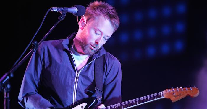 En La Imagen Thom Yorke Líder De La Banda Británica Radiohead Foto Shutterstock